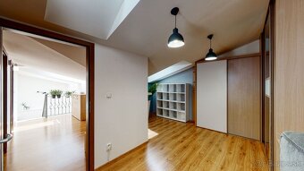 Prenájom 3 izbového zariadeného mezonetu s parkovaním, Hlavn - 10