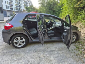TOYOTA AURIS 1.6 97 kW Valvematic - 10
