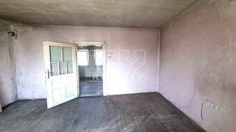 Chalupa pripravená na rekonštrukciu podľa vlastných... - 10