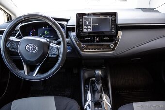 Toyota Corolla Hybrid - 10