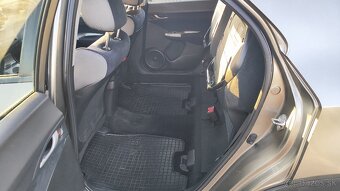 Predám Hondu Civic 1.8 Vtec SPORT - 10