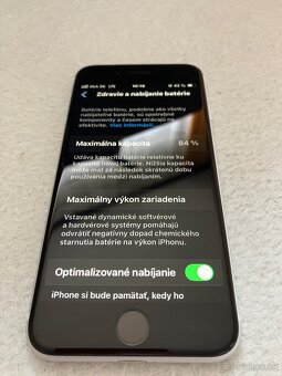 Apple iPhone SE 2020 - 10