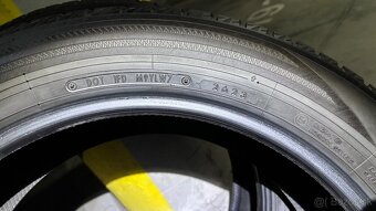 Yokohama BluEarth-Winter V906 SUV 235/55 R20 102V - 10