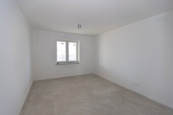 Kvalitný 4 izbový RD Galanta - 10