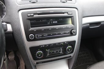 Škoda Octavia Combi 2.0 TDI CR Elegance, DPH, Vyhr. Sedadlá - 10