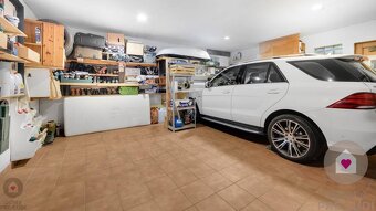 MA/ZOHOR - Rodinný dom s 2 bytovými jednotkami a 3 garážami - 10