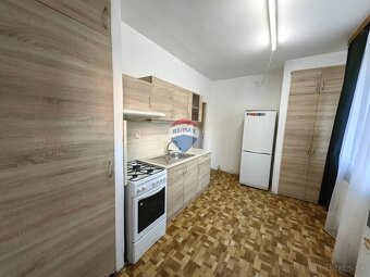 Predaj 3 izbový byt, čiastočne zrekonštruovaný, 72m2, centr - 10