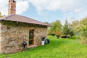 Sebestačný vidiecky statok s viacerými stavbami na samote - 10