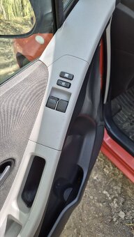 Toyota Yaris - 10