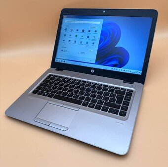 Notebook 14" HP.AMD PRO A10-8730B 4x2,40GHz.8gb ram.256gSSD - 10