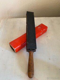 RETRO OSTRIČ NA BRITVU - 10