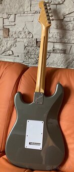 Fender Eric Clapton Strat - 10