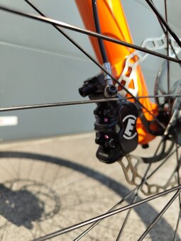 Lee Cougan quest team/Sram AXS - 10