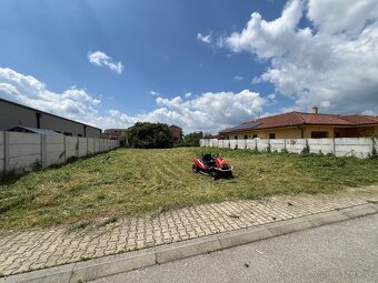 Kosenie trávy, kosenie vysokej trávy, mulčovanie pozemkov... - 10