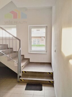 Na prenájom 2-izbový byt s terasou, 75 m², Kvetná ulica, Rov - 10