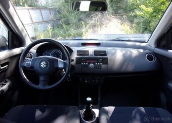 Suzuki Swift 1.3i 68kW 76000KM KLIMA 2.MAJ. benzín manuál - 10