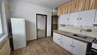NA PREDAJ 4-IZBOVÝ BYT-Považská Bystrica - 10