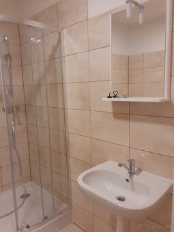 2-izbový byt na námestí - 10
