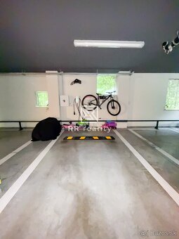 NOVÁ TERASA - 3i byt s terasou celkovo 105,7m2, 2x parking - 10