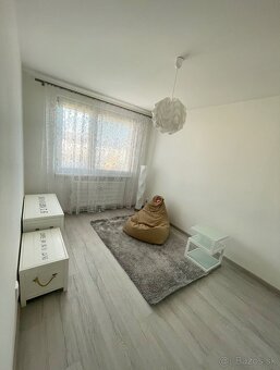 Predam luxusny 4 izbovy byt s loggiou - 10