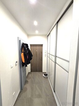 2 izbový, kompletne zariadený byt 59 m2 + loggia - Trenčín - 10