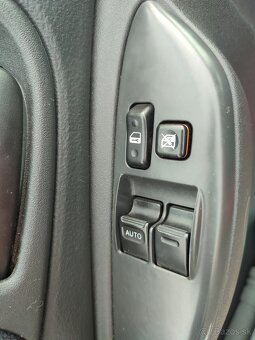 Toyota Yaris 1.0 benzín - 10
