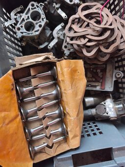 Karburátory , regulator napätia, ventily a iné - 10