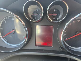 Opel Insignia CDTI 2,0 automat 118kW 2010 - 10