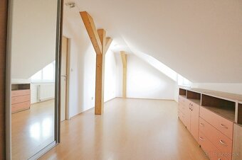 2i byt - 82 m², v cene Parking, pivnica - ďalších 25 m² - 10