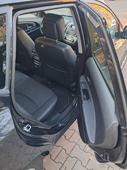 Predám Kia Ceed SW 1.6 CRDI kombi - 10