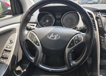 Hyundai i30 1.6-1.MAJITEL-NÍZKÉ KM - 10