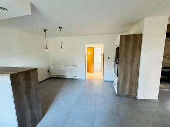 ZNÍŽENÁ CENA  EXKLUZÍVNY RD, 6 IZBOVÝ RODINNÝ DOM, 300 - 10