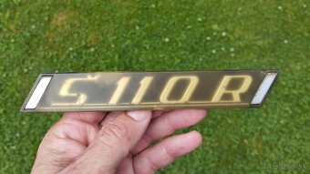Originál starý původní štítek na zadní kapotu ŠKODA 110R - 10