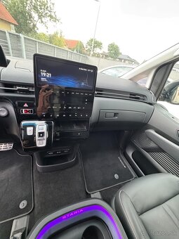 Hyundai Staria Koupeno v Čr 4x4 Tažné DPH 2023 - 10