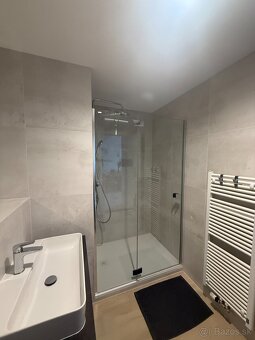 Luxusný 2-izbový byt v EUROVEA TOWER (60 m²) + loggia + park - 10