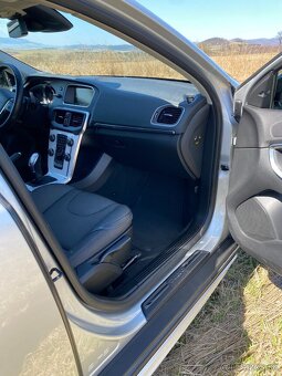 Volvo V40 Cross Country D2 Momentum Pro, Top stav. - 10