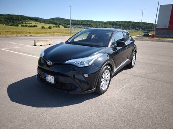 Toyota C-HR 1.8 Hybrid E-CVT rok 2021 - 10