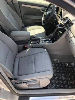 Audi A4 8E - 10