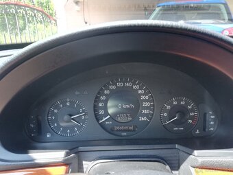 Merceds E - 10