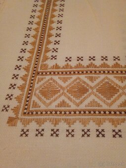 Ručne vyšívané obrusy 2 - 10