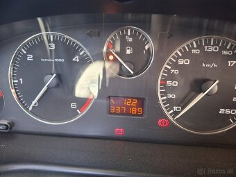 Prístrojový panel, budíky, tachometer. - 10
