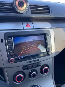 Volkswagen Passat 2.0FSI - 10
