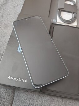 Samsung Galaxy Z Flip 6 12/256 - 10