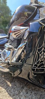 Suzuki Intruder VZR 1800 R - 10