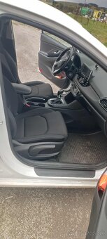 Hyundai i30 Family 1.4 Benzín - 10