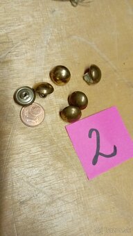 Vojenské gombíky staré... - 10