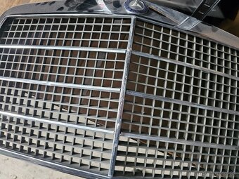Mercedes w114 w115 maska ,naraznik, sklo svetla - 10