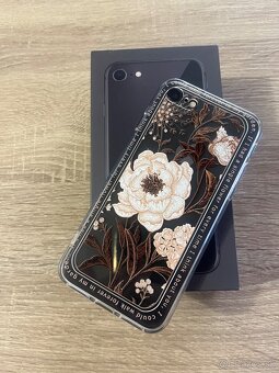 Apple iPhone 8 / 64GB Black / TOP stav - 10