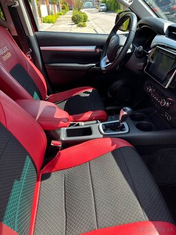 Toyota Hilux DC 2.4 l D-4D INVINCIBLE 4x4 A/T - 10