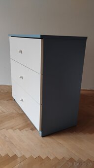 PREDÁM CHLAPČ.POSTEL,KOMODU A NOČNÝ STOLÍK OURBABY - SET - 10